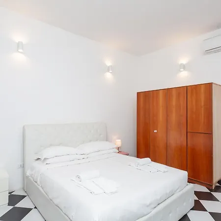 Palazzo Sant'elena * Rom